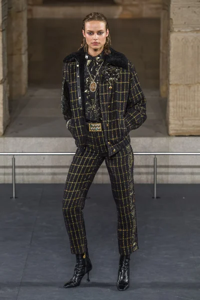 Look 33